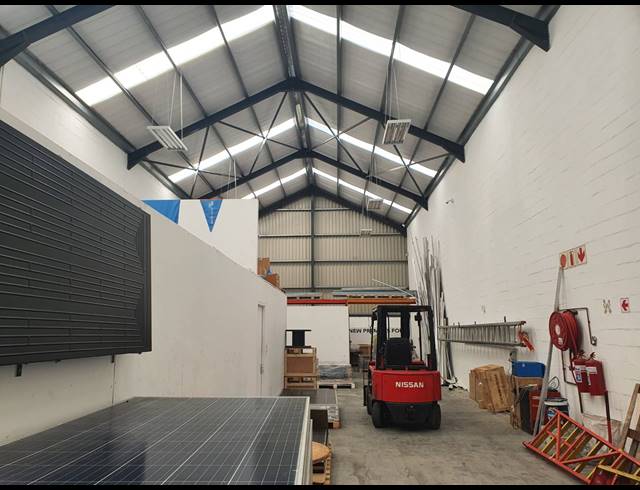287M² FACTORY RENTED IN SAXENBURG PARK 2